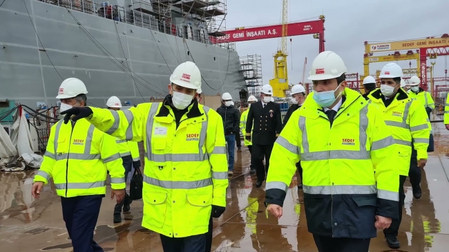 Selçuk Bayraktar ve ekibi geçtiğimiz günlerde TCG Anadolu'da incelemelerde bulundu.